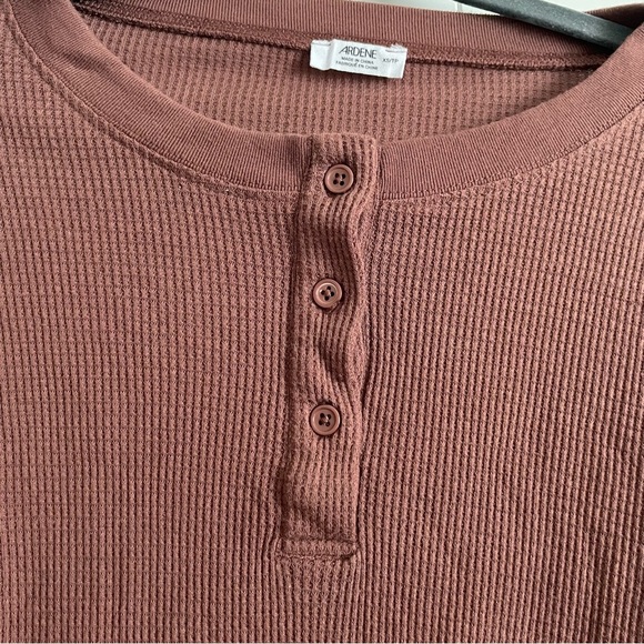 3/$45 Ardene Cropped Boxy Henley - Picture 3 of 4
